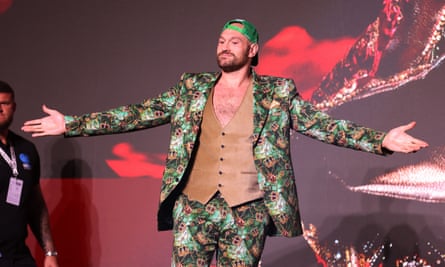 Tyson Fury poses in front of fans at the press conference