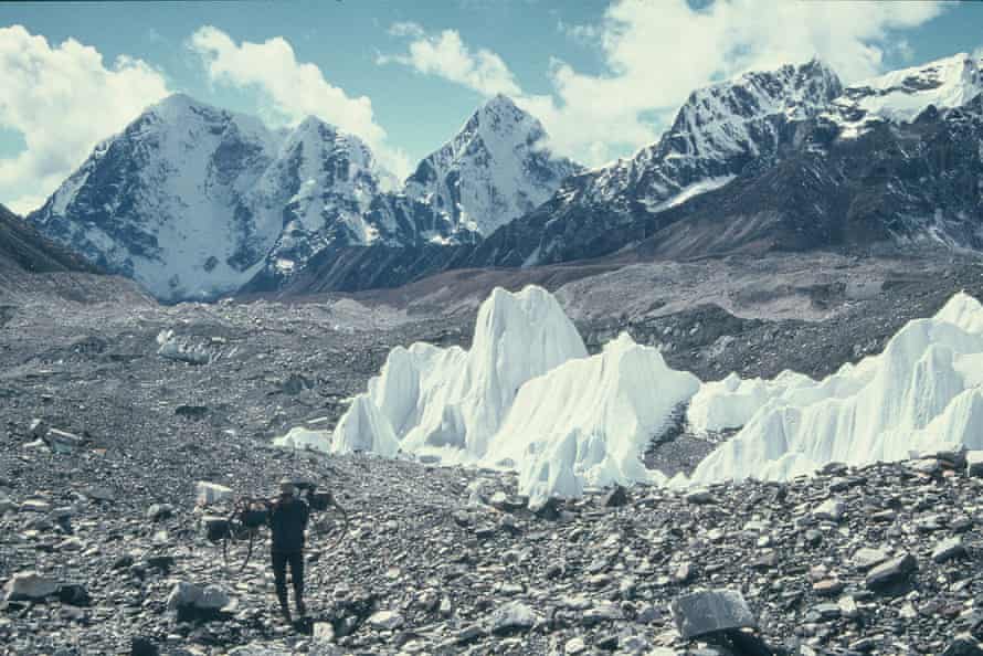 A cyclist on their way to Everest base camp in October 1984