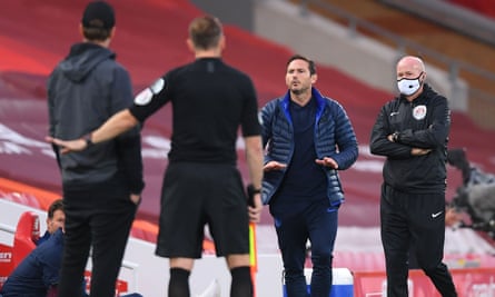 Chelsea’s head coach, Frank Lampard, says his piece to Liverpool’s manager Jürgen Klopp.