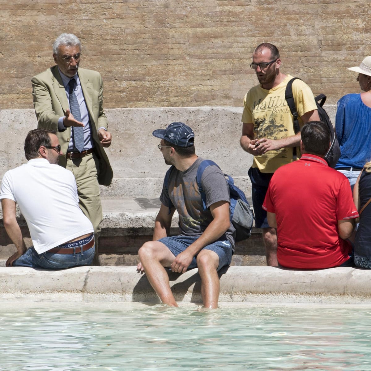 Trevi Levy Rome Imposes Fines For Frolicking At Famous Fountains Italy The Guardian