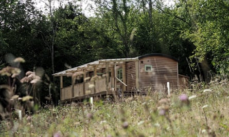 Resilient Woodlands Retreat consists of two luxury Glamping Cabins based in the beautiful Forest of Dean.