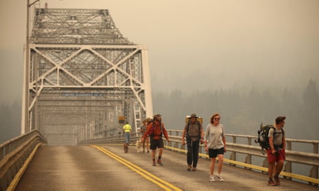 Eagle Creek Fire jumps across Columbia River from Oregon to Washington