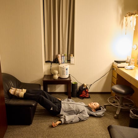 Yui Yonezawa prepares in her dressing room