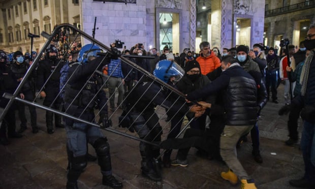 اعتراضات گسترده مردم اروپا در پی وضع محدودیتهای جدید کرونایی+ فیلم و عکس