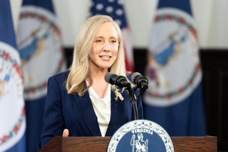 Protesters holding signs supporting national popular vote