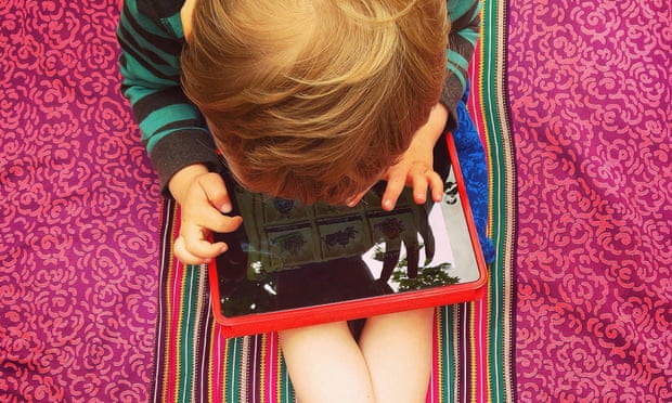 No screens before age of two, Swedish health authority tells parents (5 min)