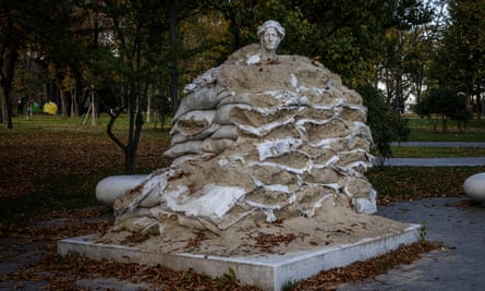 تمثال من الرمل لدانتي أليغيري في فولوديميركا هيركا بارك