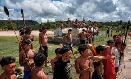 Members of the Yanomami ethnic group wait for Covid-19 tests in the indigenous land of Surucucu, in Alto Alegre, Roraima state, last July.