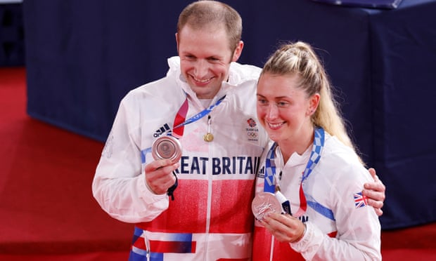 Jason Kenny and Laura Kenny show off their silver medals