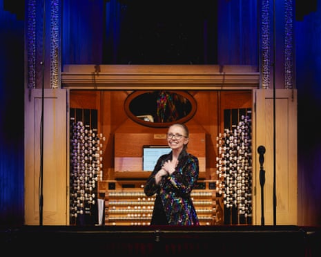 Anna Lapwood review – charismatic organist has a packed Royal Albert Hall eating out of her hand | Classical music | The Guardian