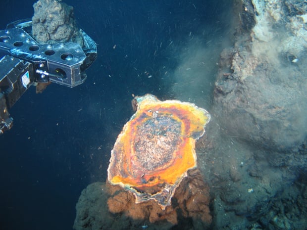 Deep sea mining off Papua New Guinea coast : SMS sampling using ROV arm