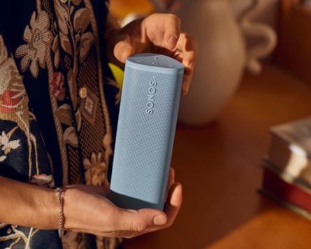 Una foto de un altavoz Sonos Roam 2