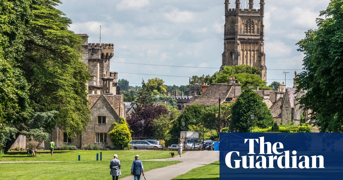 Protesters to hold mass trespass of Cirencester Park over charging plans | Access to green space