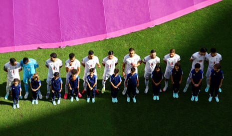 Galler - İran: 2022 Dünya Kupası – canlı | Dünya Kupası 2022 7 İranlı oyuncular milli marşı söylüyor. Kalabalıktan kesinlikle çok sayıda yuhalama.