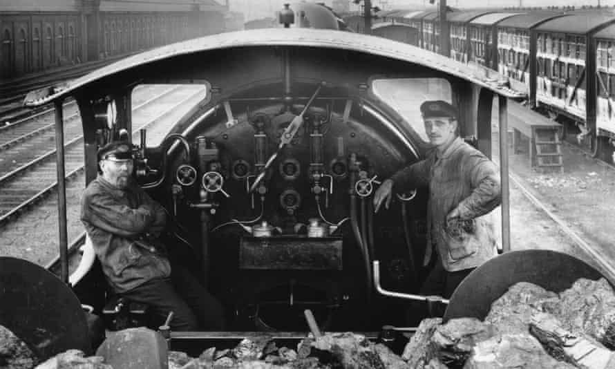 A locomotive on the Brighton line in 1905