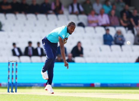 Jofra Archer bowls