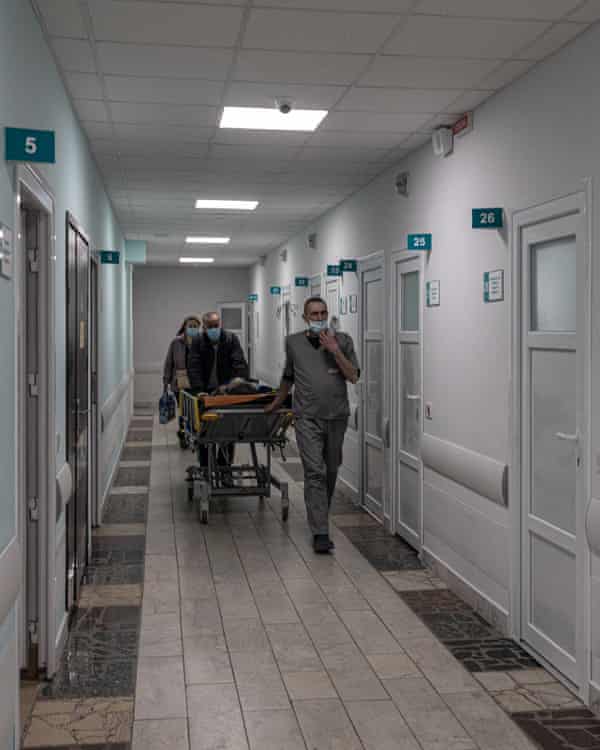 ‘There is no escape’: inside a hospital in Ukraine | Ukraine 2 Staff move patients when the air raid alert siren sounds