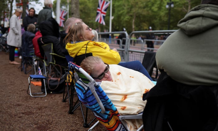 Hundreds of people are queuing to see the Queen lying in state at Westminster Hall, which begins today.
