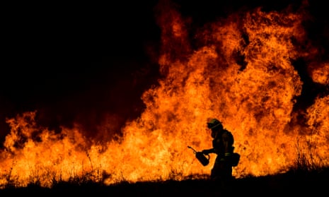 Thomas fire burns in Los Padres National Forest<br>epaselect epa06380271 CalFire works in Ventura County as efforts continue against the Thomas Fire in Ojai, California, USA, 09 December 2017. Several fires burning in various locations of Southern California with the Thomas Fire the largest at 148,000 acres (60,000 hectares) burned, forcing hundreds of thousands of people to evacuate as one of the strongest Santa Ana winds forecast of the season have continued for much of the past week. EPA/JOHN CETRINO