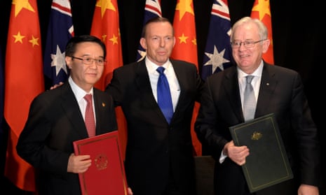 Chinese Minister of Commerce, Gao Hucheng, with Tony Abbott and Andrew Robb after signing the free trade agreement in July 2015.