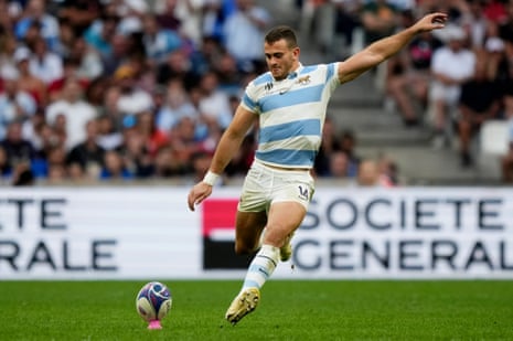 Emiliano Boffelli kicks a penalty.