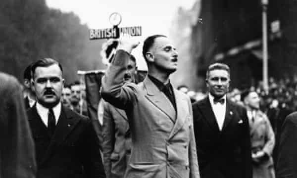 Mosley bei einem faschistischen Marsch durch den Südosten Londons 1937.Mosley bei einem faschistischen Marsch durch den Südosten Londons 1937. Foto: Fox Photos / Getty Images