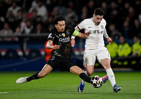 Pedro Neto has a good chance for Chelsea.