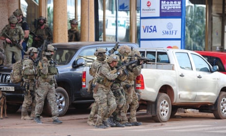 French special forces take position in the area around the Splendid hotel in Ouagadougou