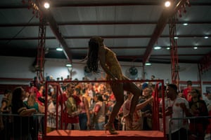 Erika Januza dances samba