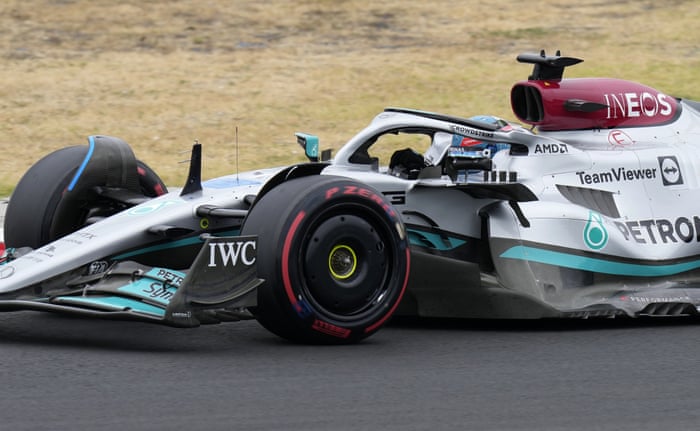 George Russell è in testa dopo il suo primo pit stop.