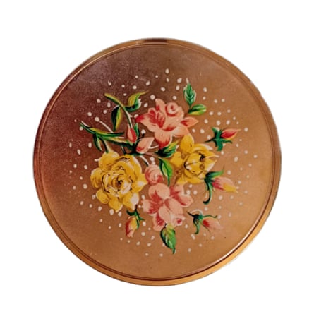 Choice of vintage compacts – various makes 1950s – 1990s PinMoneyEmporium