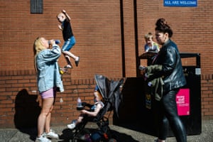 A photograph by Merlin Daleman of children on Saracen Street, Glasgow. 