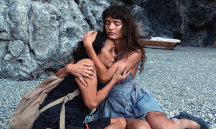 Dolly De Leon and Charlbi Dean in Triangle of Sadness.