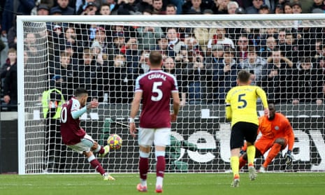 West Ham United’s Manuel Lanzini scores their equaliser from the penalty spot.