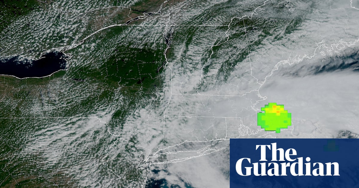 Meteor explodes over Massachusetts, setting off loud booms