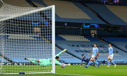 Luis Díaz stuns Manchester City by giving Porto an early lead.
