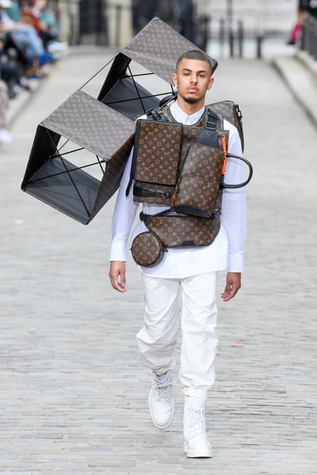 tema udrydde mørkere Louis Vuitton's show stages brand's love affair with Paris | Paris fashion  week | The Guardian