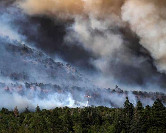Pilot fighting Colorado wildfire dies as plane crashes into reservoir