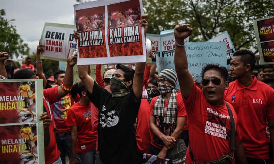 Malaysia Protesters Seek To Shut News Portal Accused Of Trying To Unseat Scandal Hit Pm Malaysia The Guardian