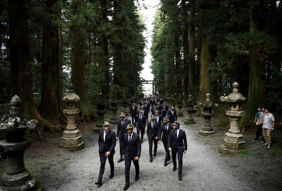 France players arrive at Kitaguchi Hongu Fuji Sengen Shrine following an official welcoming ceremony in Fujiyoshida.