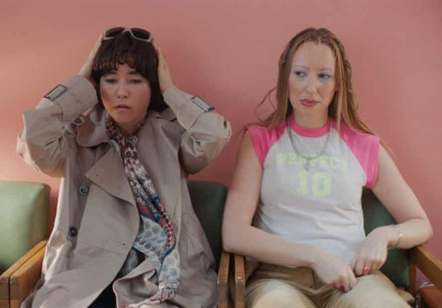 Maya Erskine and Anna Konkle in PEN15