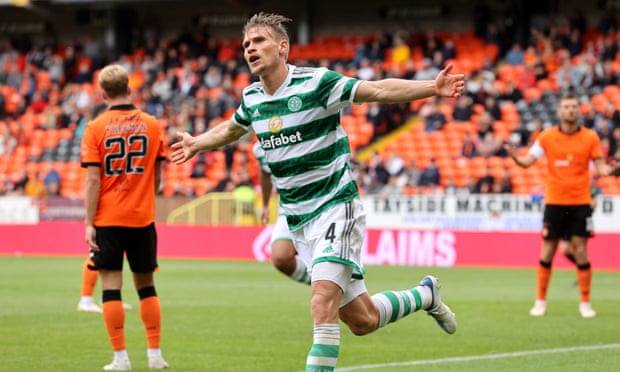 Carl Starfelt feirer å score Celtics niende mot Dundee United.