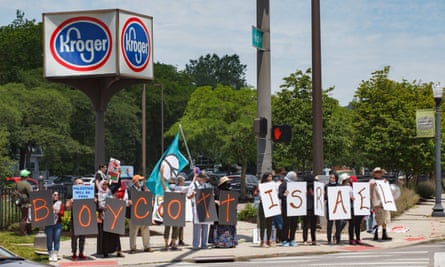 Free Palestine advocates in Columbus, Ohio, protested the Israeli occupation of Palestine, and proposed boycotting companies and goods that support Israel, 12 June 2021.