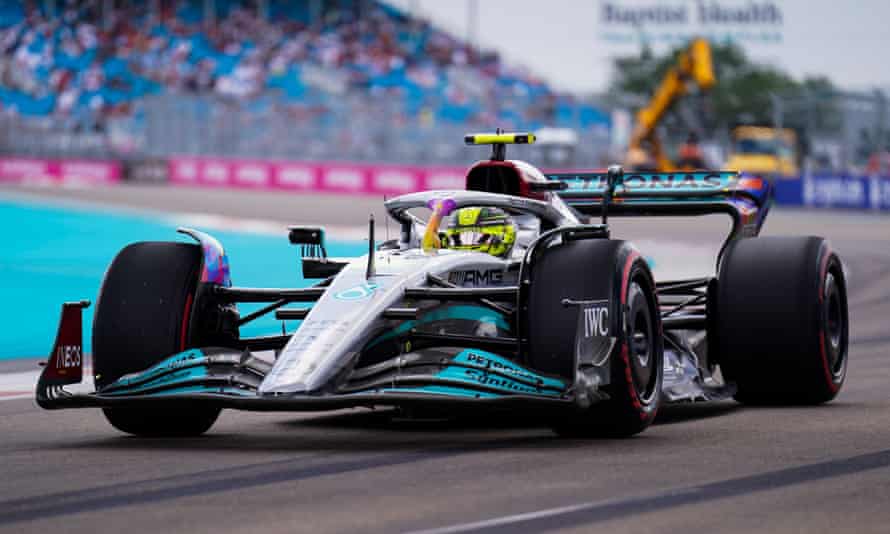 El cotxe de Lewis Hamilton encara pateix una marsopa violenta a les rectes que ha impedit que Mercedes desbloquegi el seu potencial.