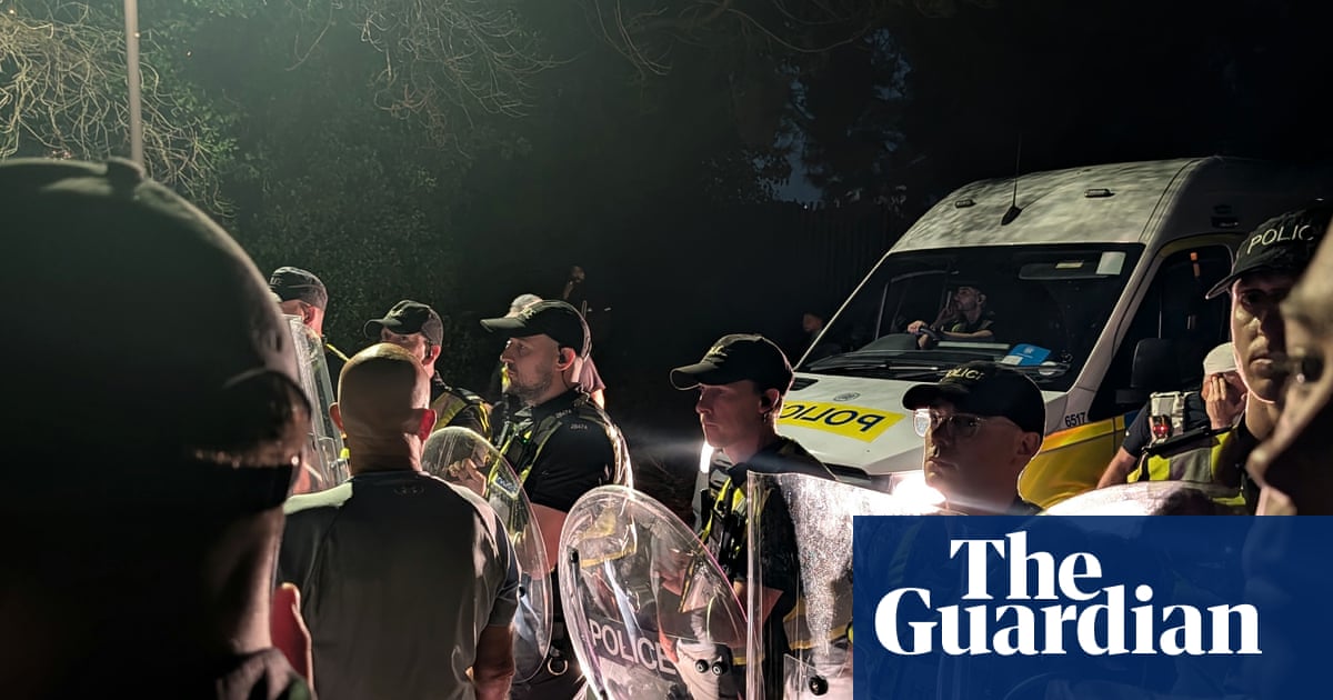 Protesters outside Portsmouth hotel confuse Pakistan U-19 cricket team for asylum-seekers Protesters outside Portsmouth hotel confuse Pakistan U-19 cricket team for asylum-seekers