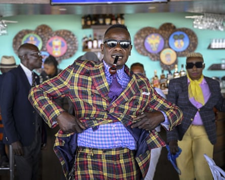 The influence of Brazzaville’s La Sapes (society of entertainers and stylish people) has made its way to Paris.