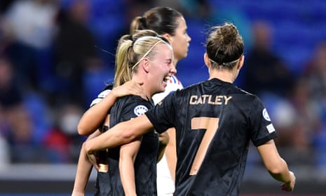Beth Mead of Arsenal celebrates with team mates after scoring their sides third goal.