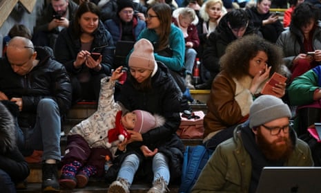 People take shelter inside a metro station during massive Russian missile attacks in Kyiv, Ukraine January 26, 2023. REUTERS/Viacheslav Ratynskyi