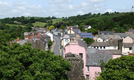 Looking over Laugharne Town from the Castle Carmarthenshire Wales Cymru UK GBD9TRED Looking over Laugharne Town from the Castle Carmarthenshire Wales Cymru UK GB