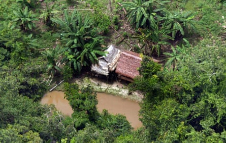 Una vista aérea de un laboratorio en una plantación de coca en Tabatinga, Brasil
